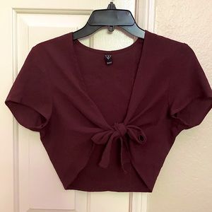 Small-Windsor front tie burgundy crop top